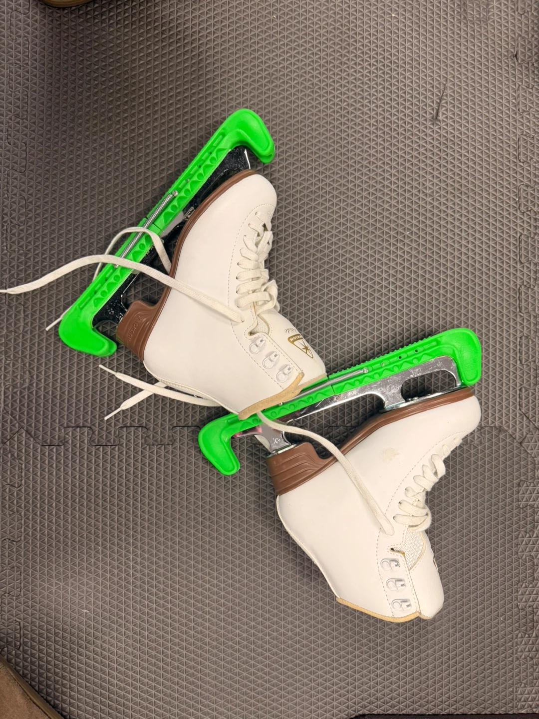 White Figure Ice Skates - Size 8 2/3 - photo 4
