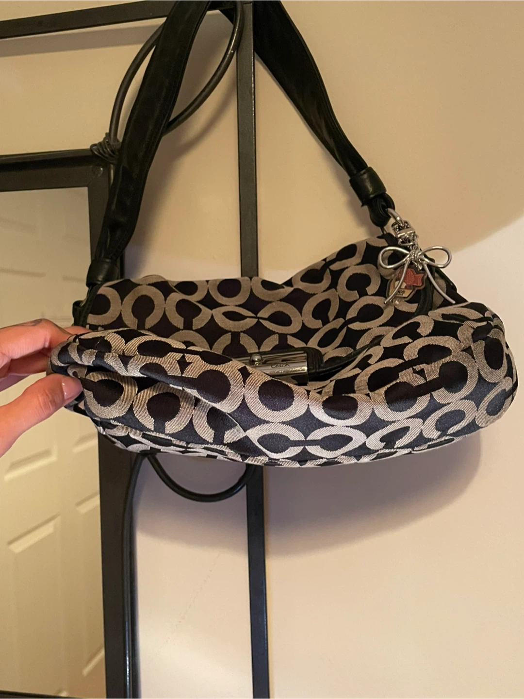 Coach Black/Gray Signature Hobo Bag - photo 4