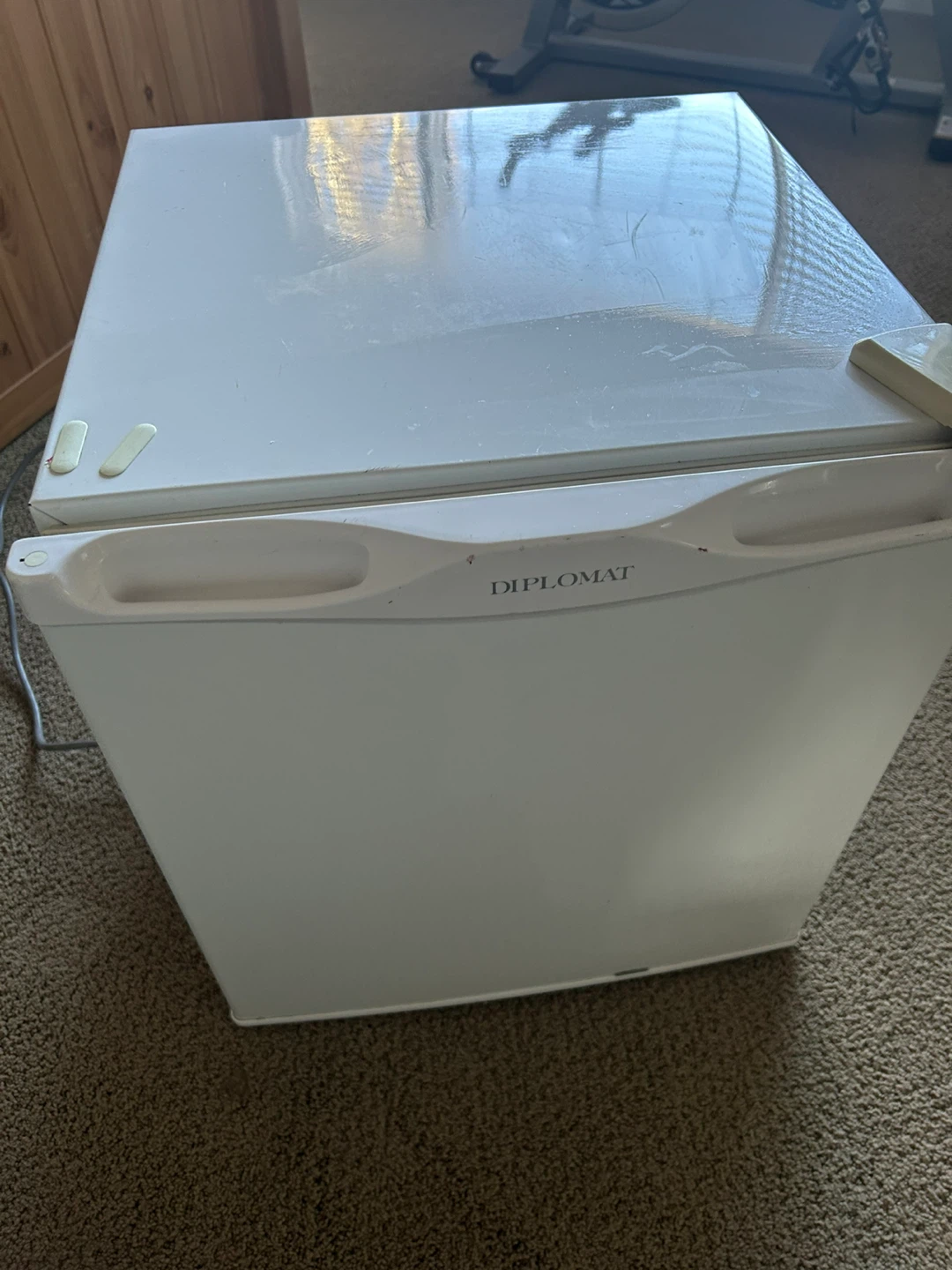 Diplomat DCR017W White Mini Refrigerator