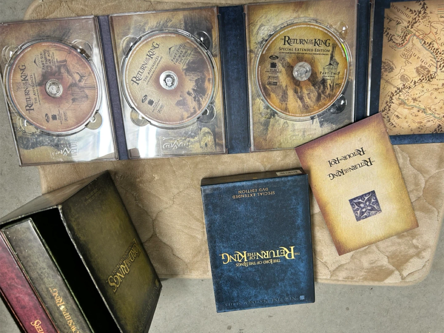 Lord of the Rings Motion Picture Trilogy DVD Set - photo 3