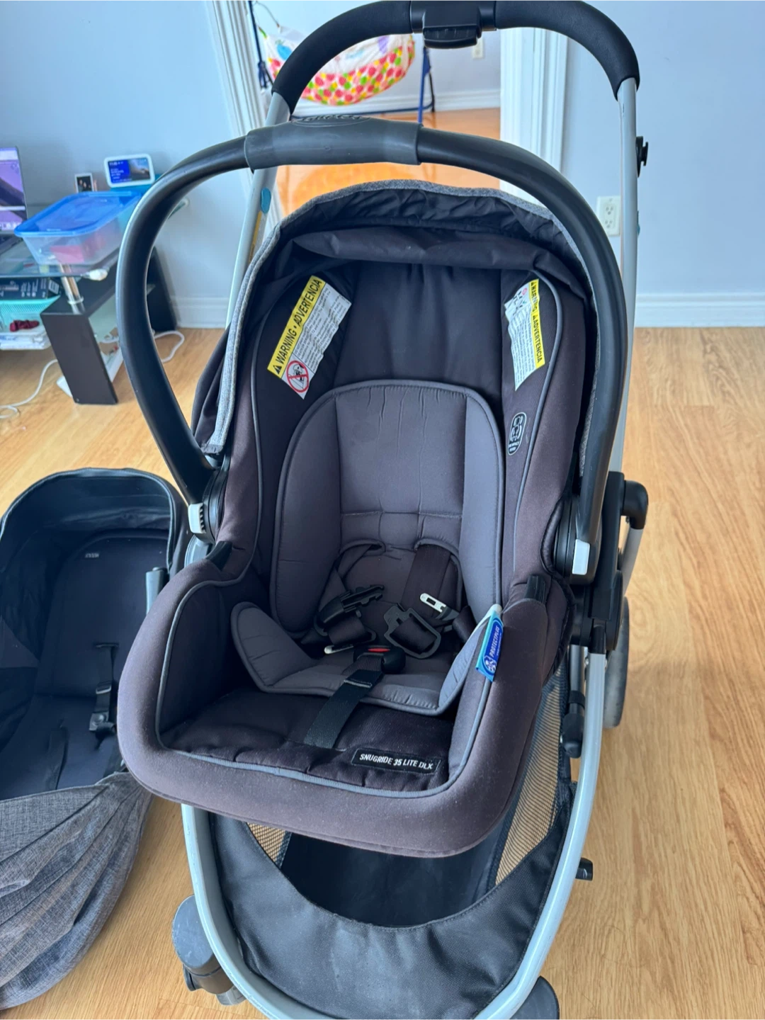 Graco stroller and car seat set- great condition. - photo 3