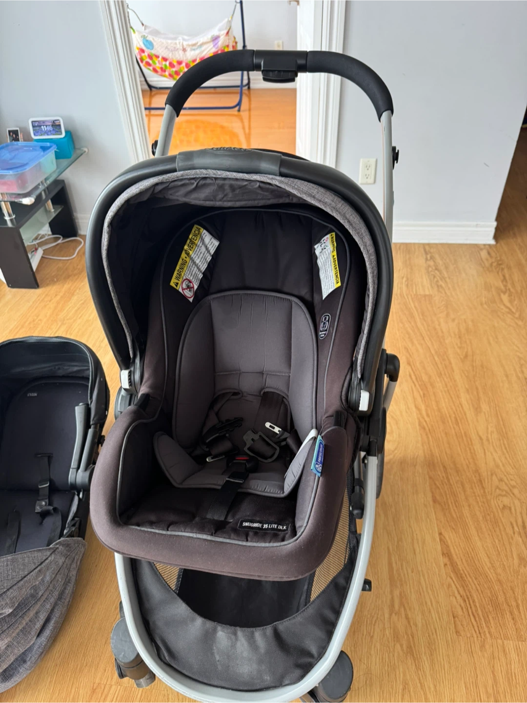 Graco stroller and car seat set- great condition.