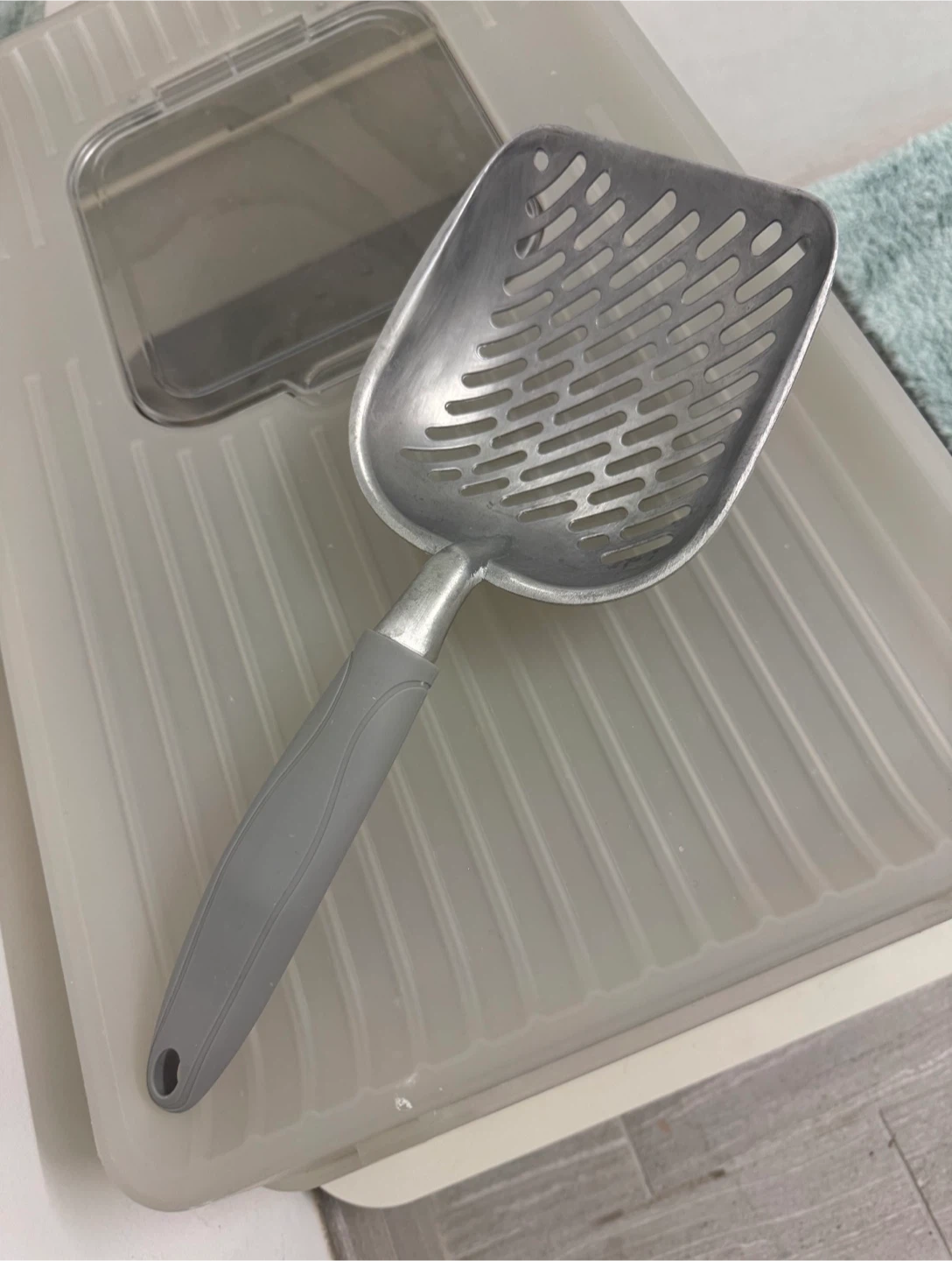 Stainless Steel Covered Cat Litter Box with Scoop - photo 2