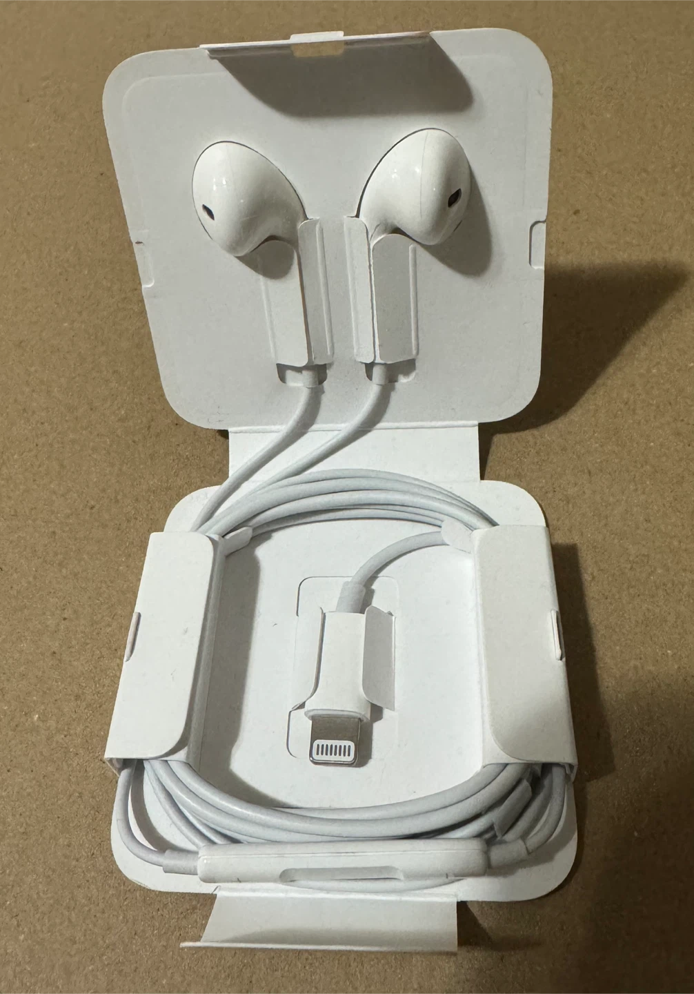 Apple EarPods with 3.5mm Headphone Plug - New - photo 2