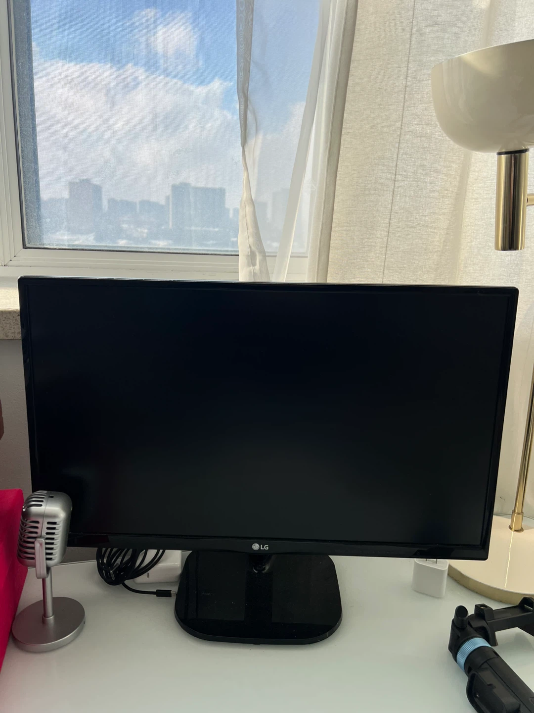 LG Monitor - 24 inch