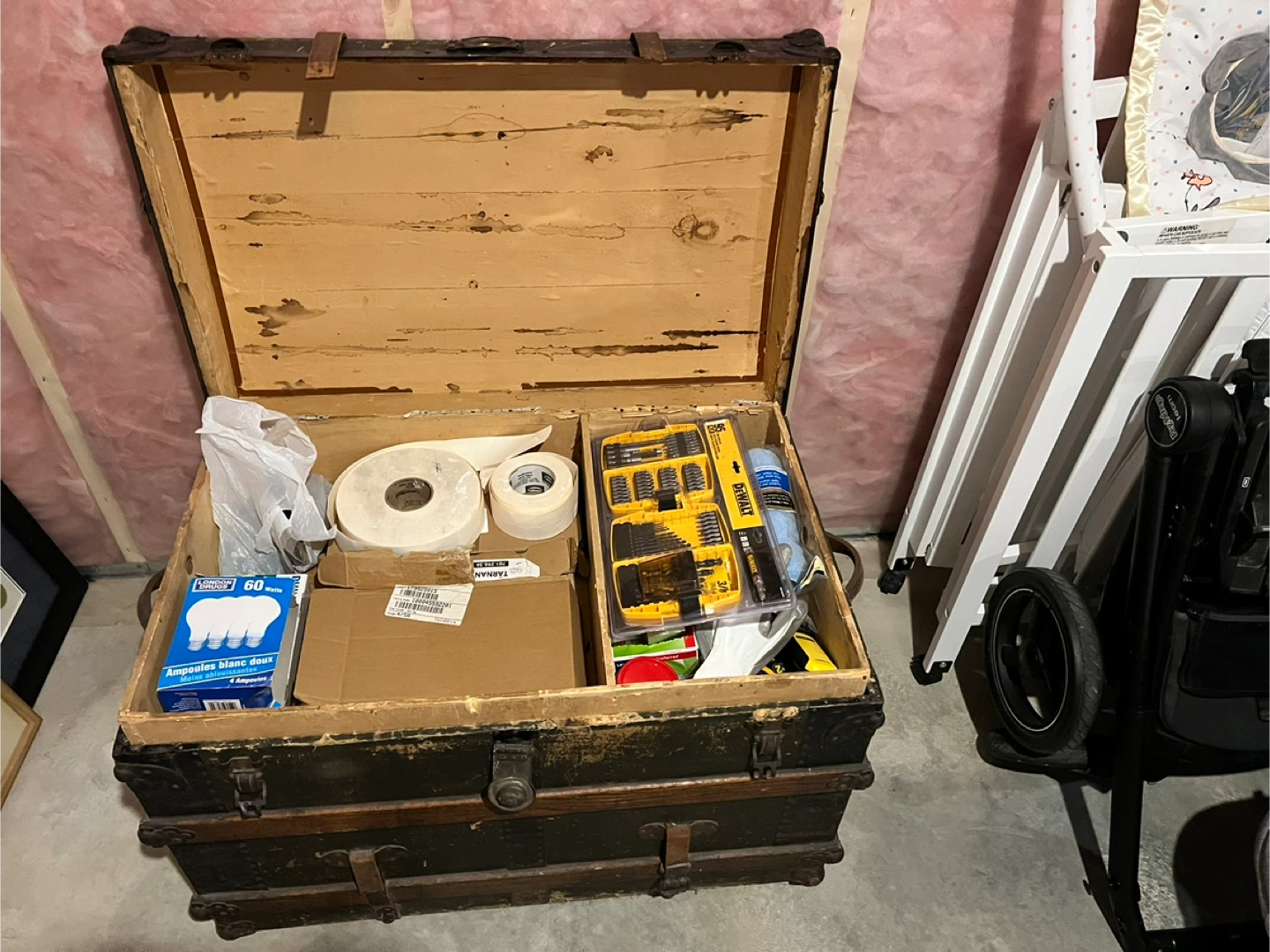 Antique Steamer Trunk - Treasure Chest Like - photo 5