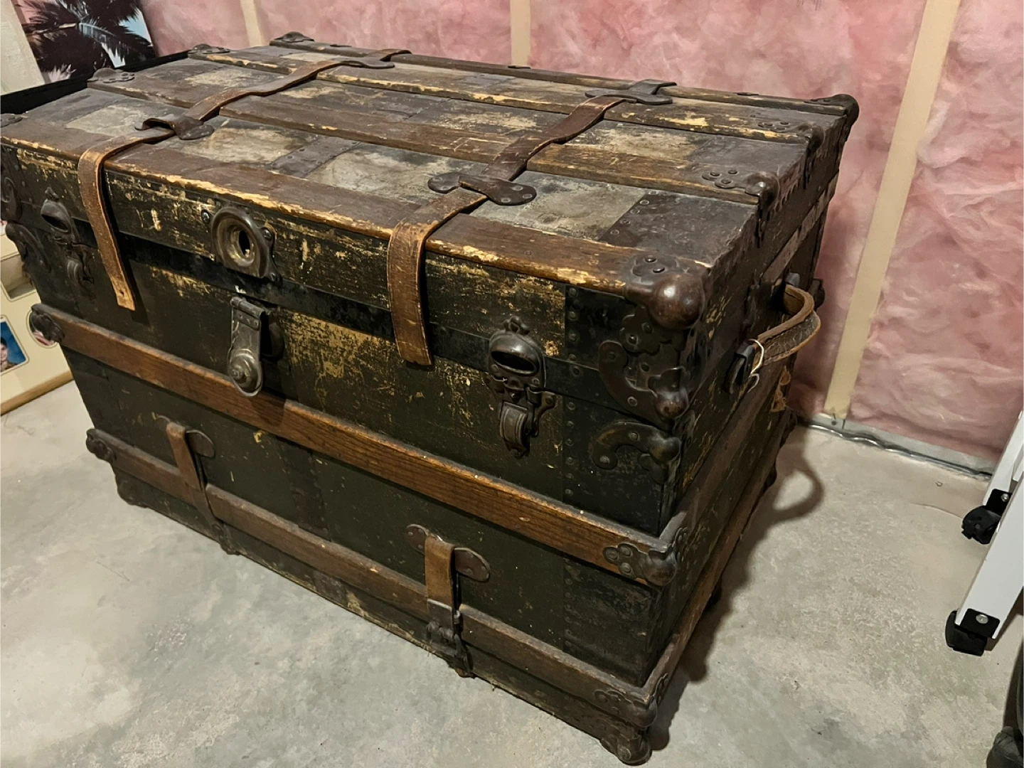 Antique Steamer Trunk - Treasure Chest Like - photo 3
