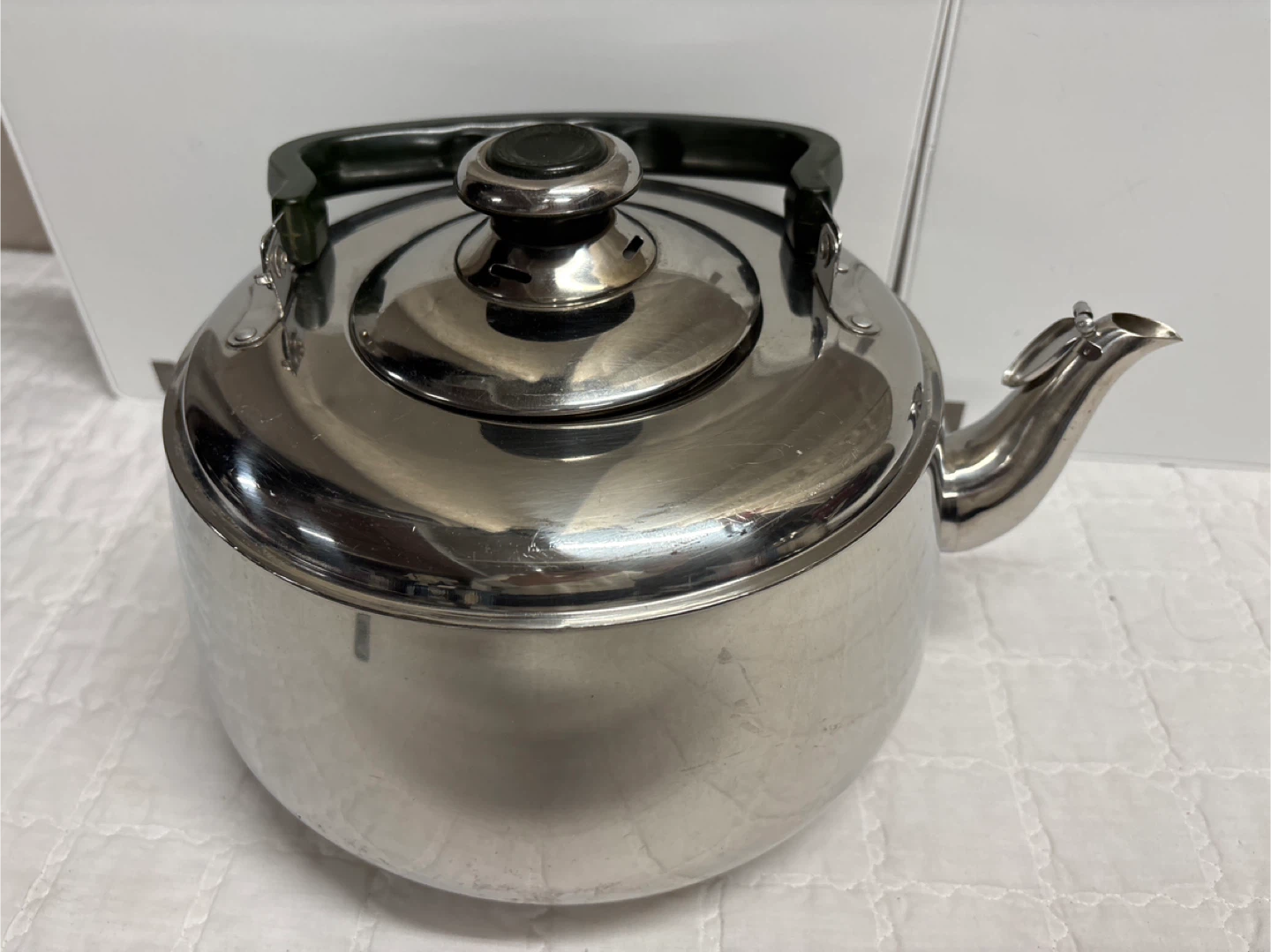 Mugs & Stainless Steel Kettle
