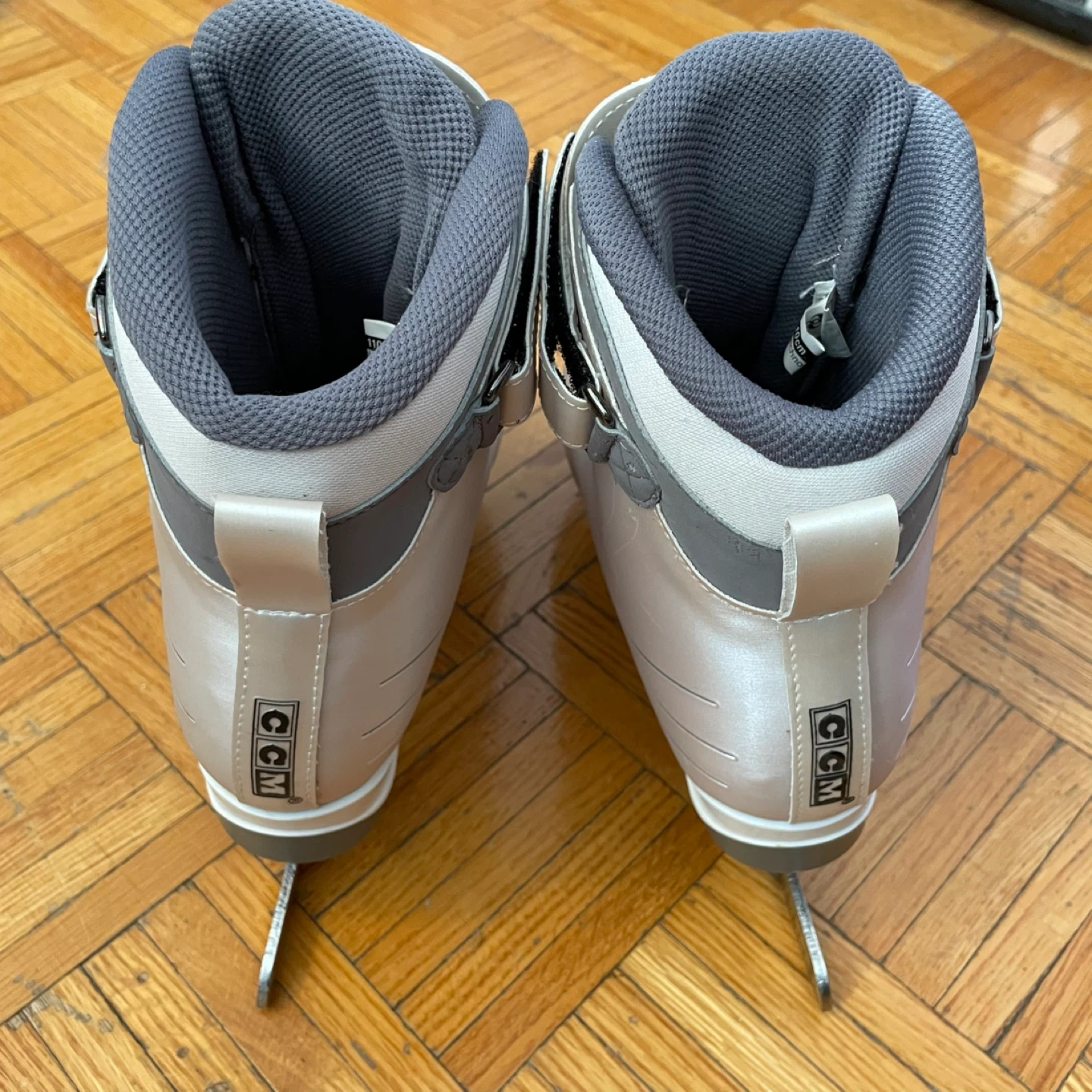 CCM SP Ice Skates - Size 6 - photo 4