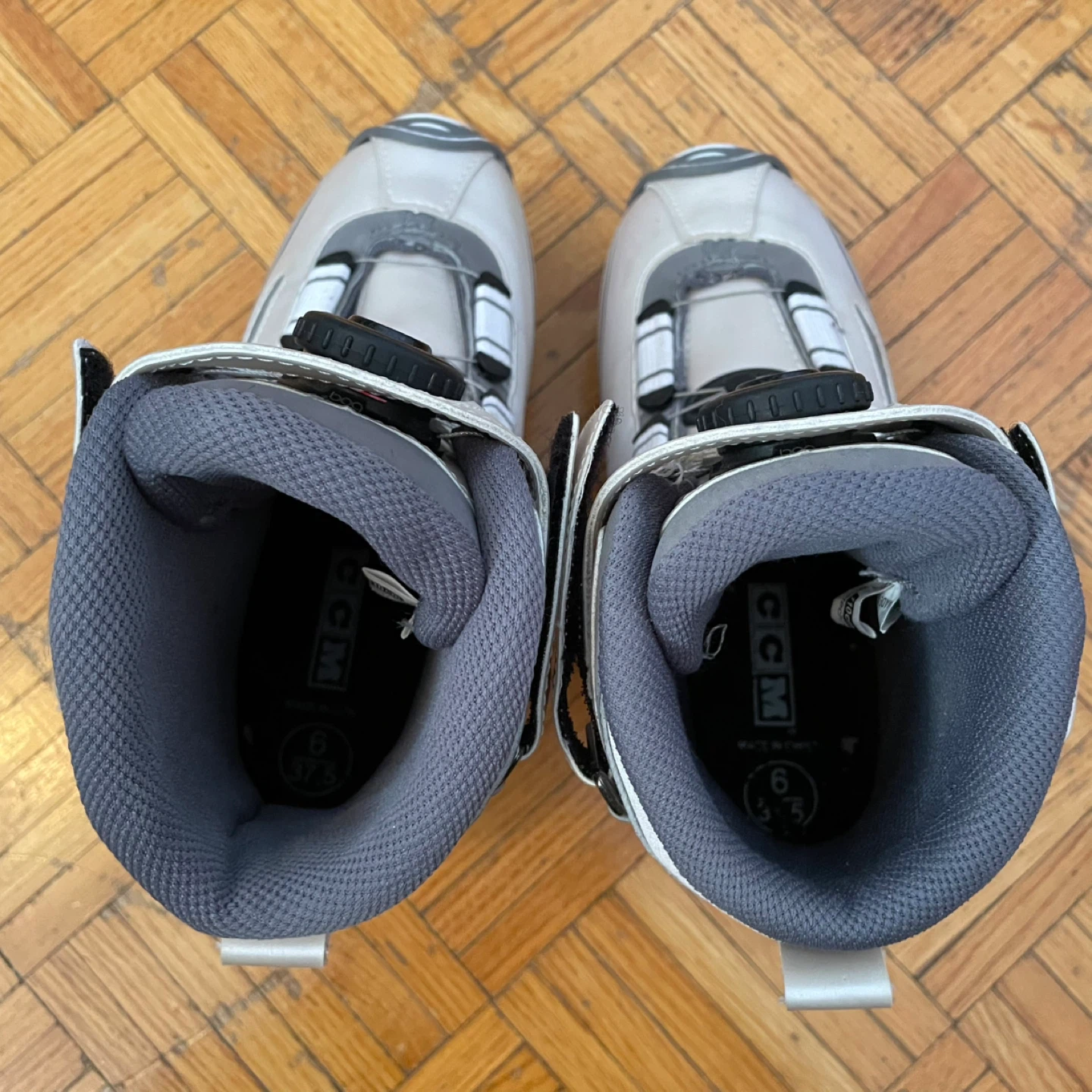 CCM SP Ice Skates - Size 6 - photo 5