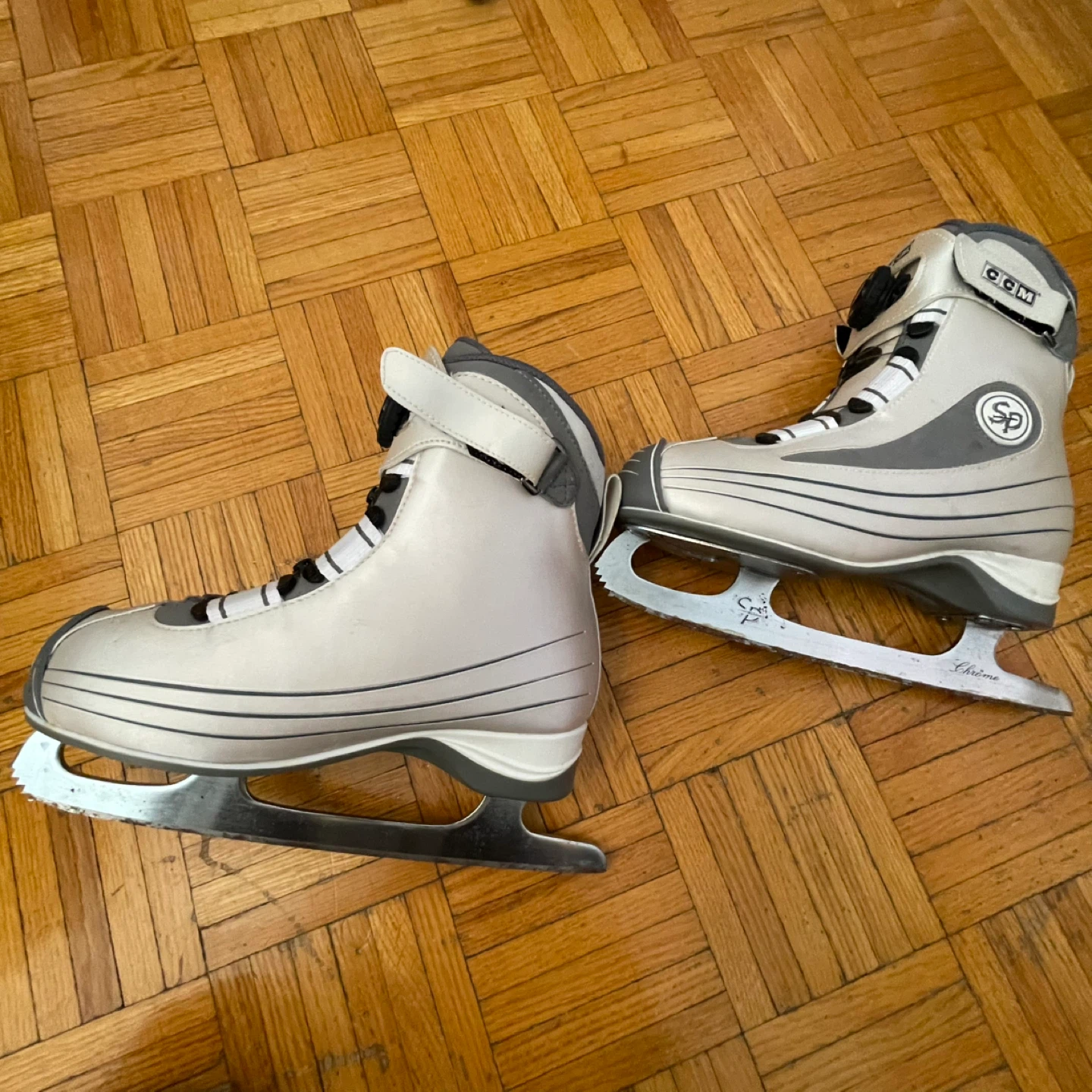 CCM SP Ice Skates - Size 6 - photo 2