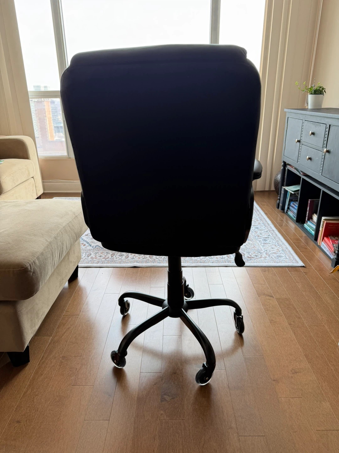 Black Office Chair - photo 3