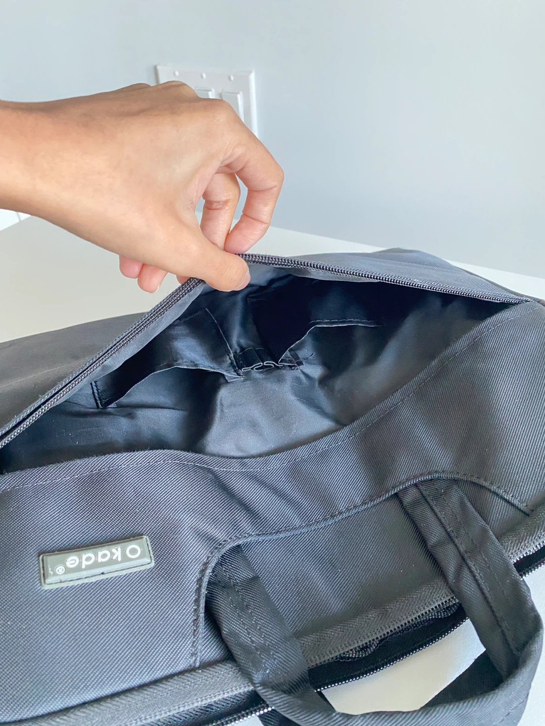 Premium Quality Waterproof, Shock Absorber & Spacious Laptop Bag - photo 3