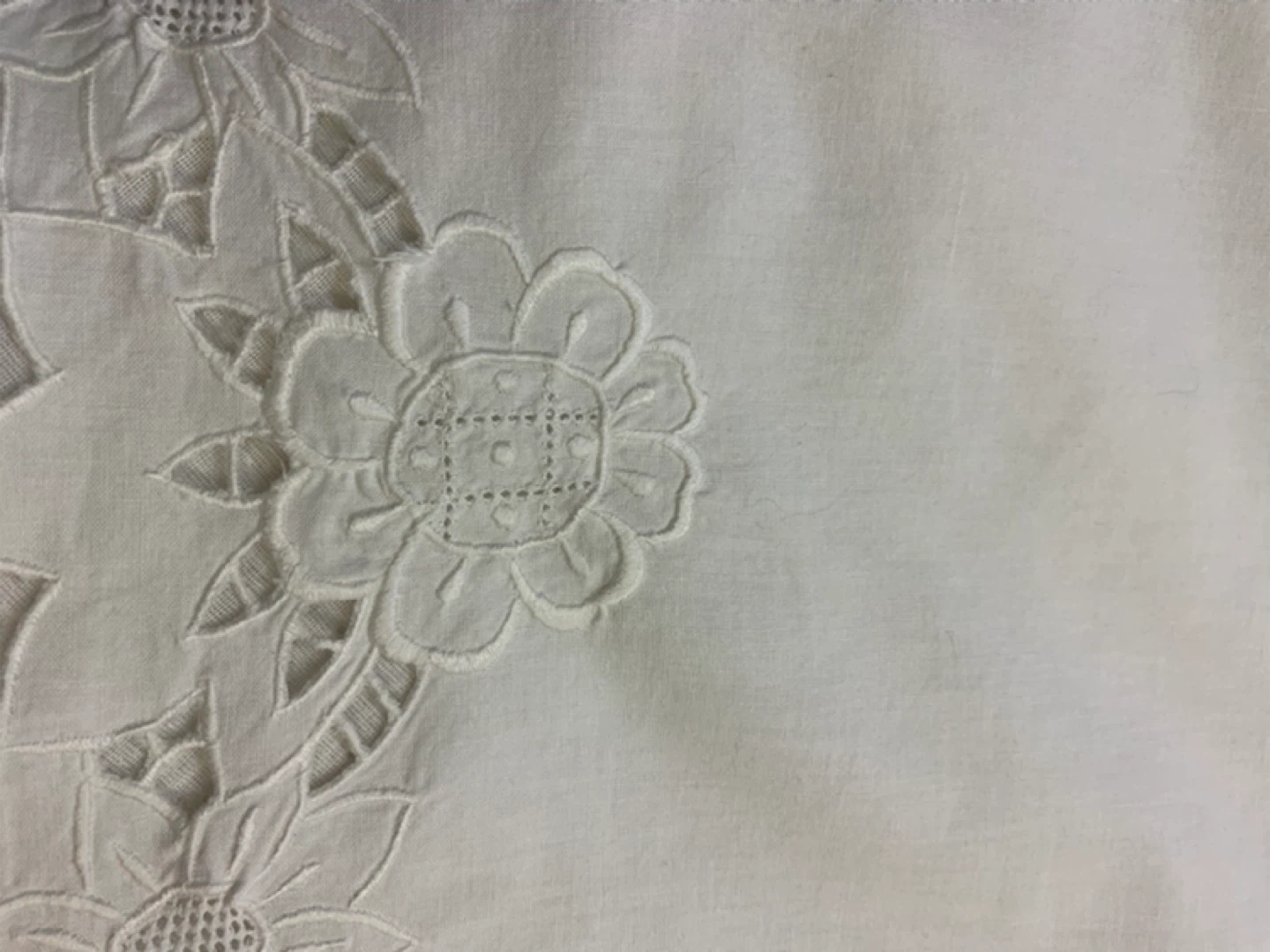 White Bedskirt with Floral Embroidery - photo 2