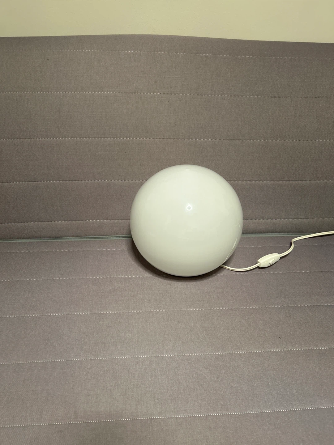 White Globe Table Lamp 🏆 - photo 3
