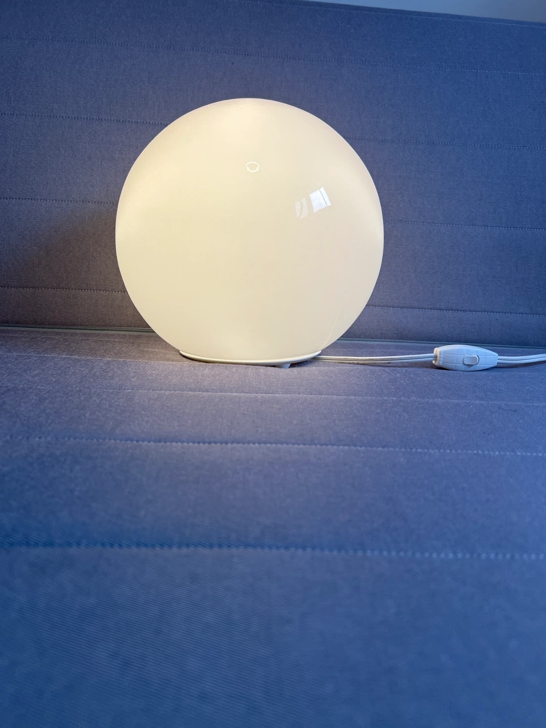 White Globe Table Lamp 🏆 - photo 4