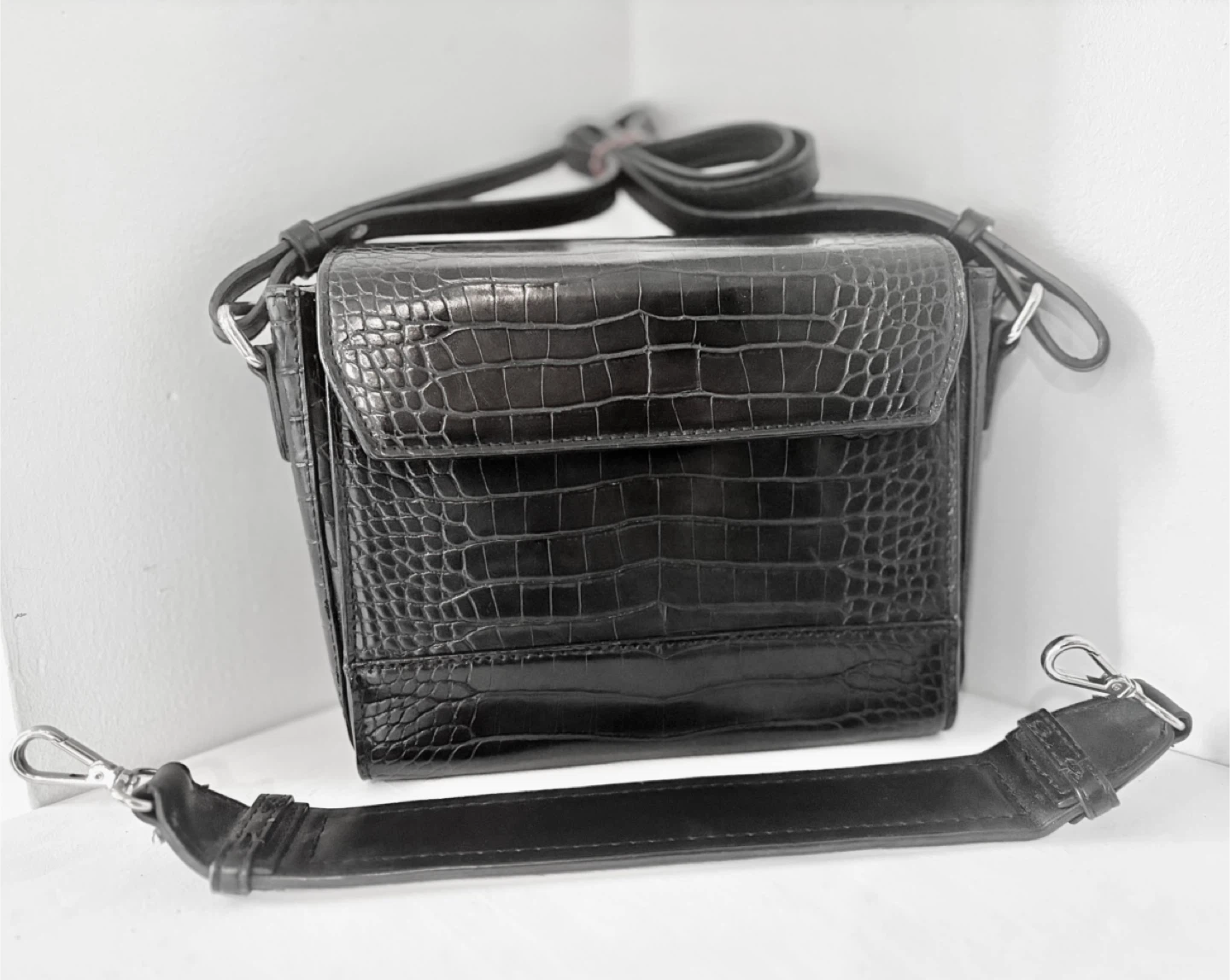 Zara Black Croc Embossed Crossbody Bag - photo 2