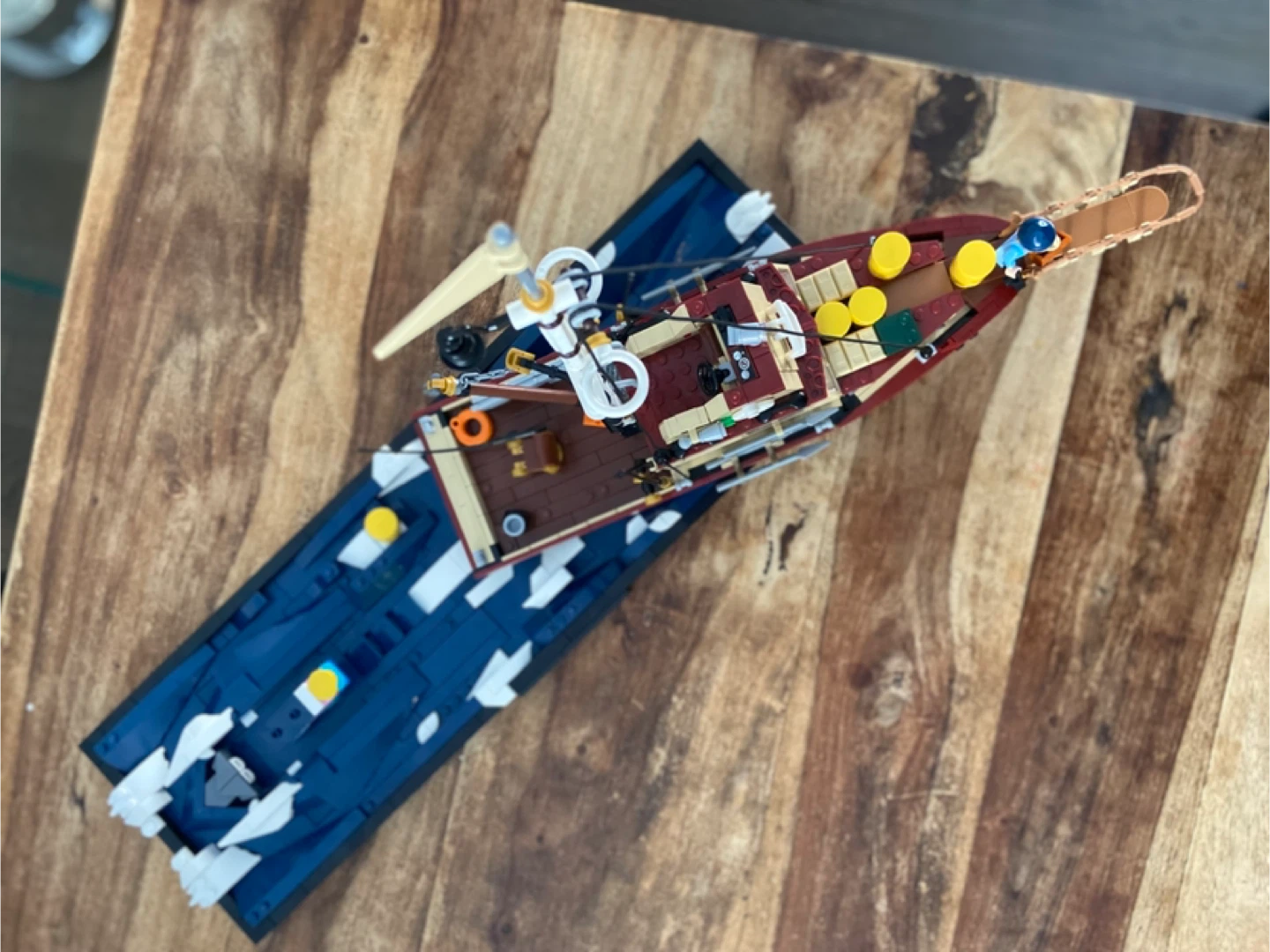 LEGO Jaws Diorama - The Orca Boat (21350) - photo 2