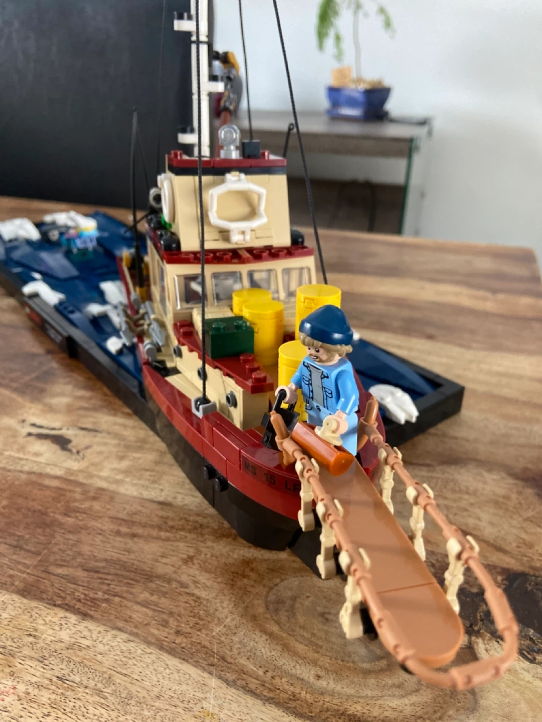 LEGO Jaws Diorama - The Orca Boat (21350) - photo 3