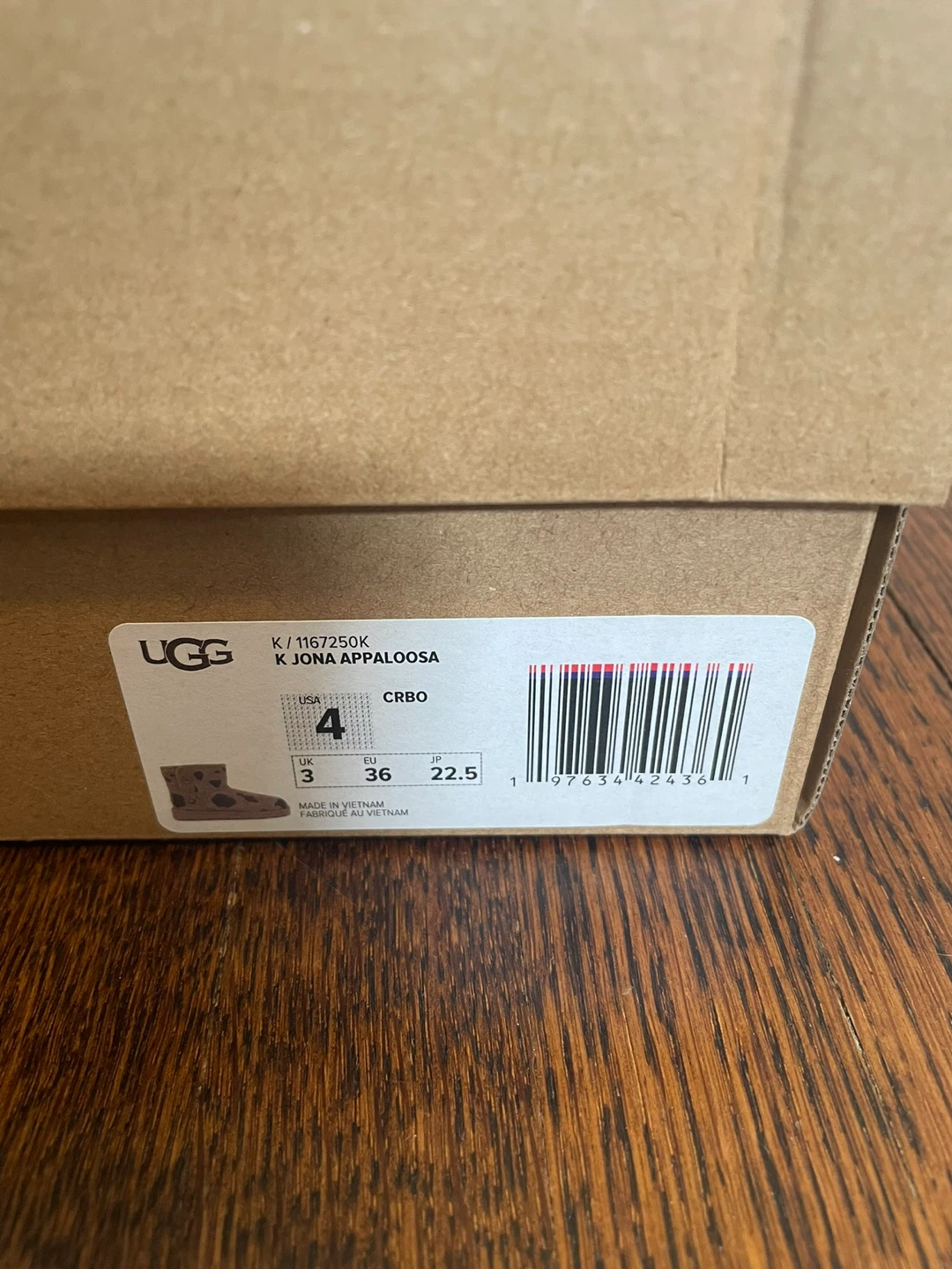 Brand new authentic UGG Boots - Kids Size 4 / Women Size 6 - photo 5