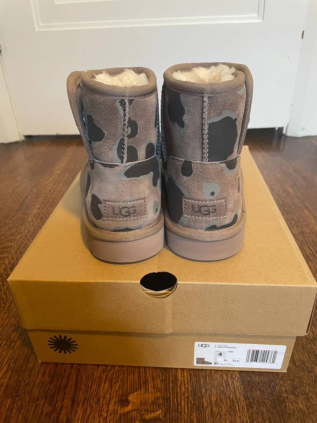 Brand new authentic UGG Boots - Kids Size 4 / Women Size 6 - photo 2