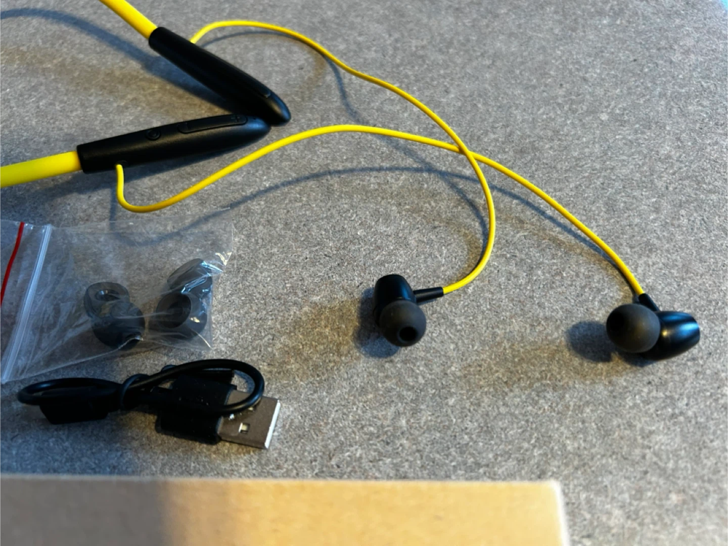 New Wireless Neckband Sports Earphones