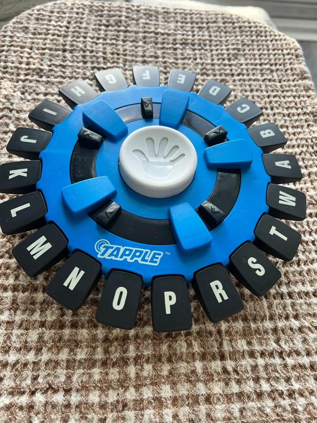 Moving sale—Tapple -fast word fun board game - photo 2