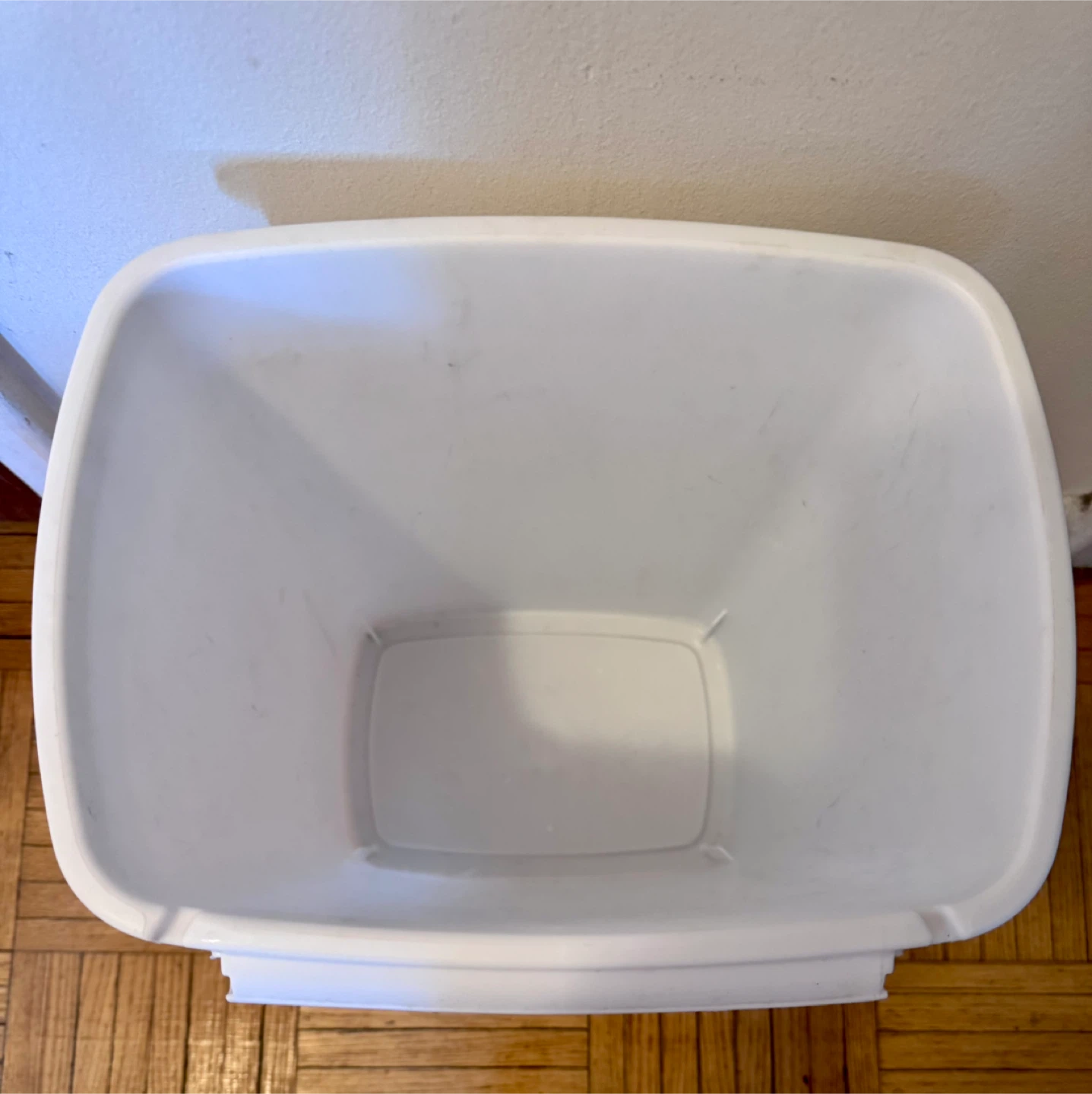 White Plastic Waste Bin - photo 2
