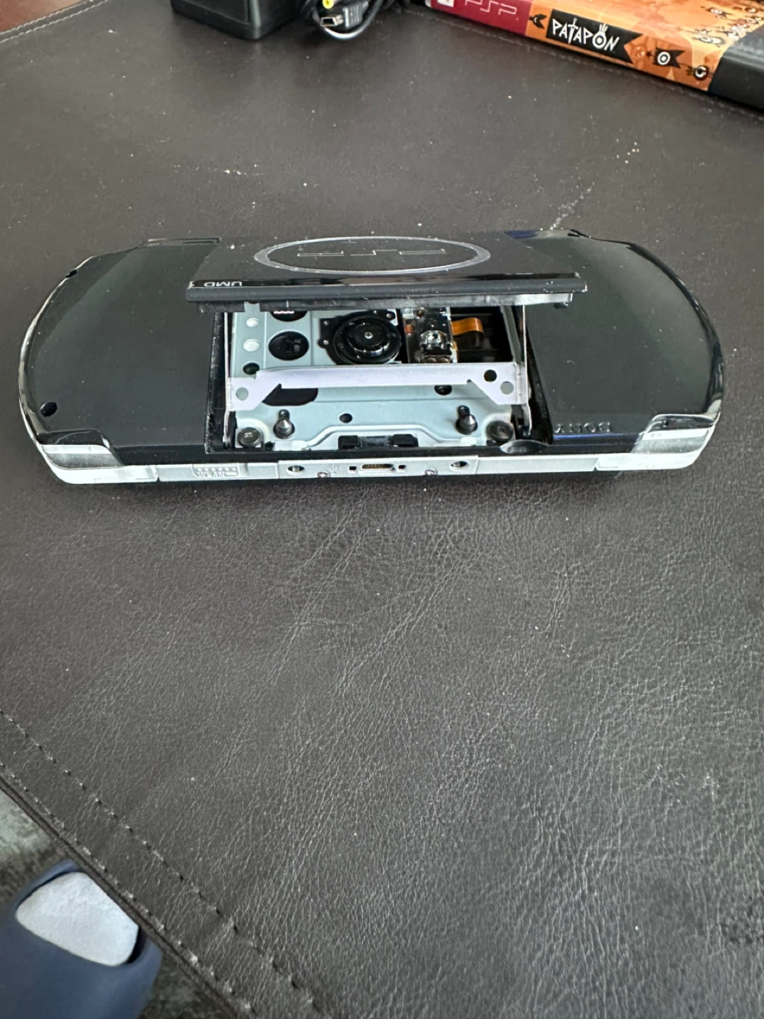 Sony PSP 3001 + new batteries/charger + 3 games - photo 4