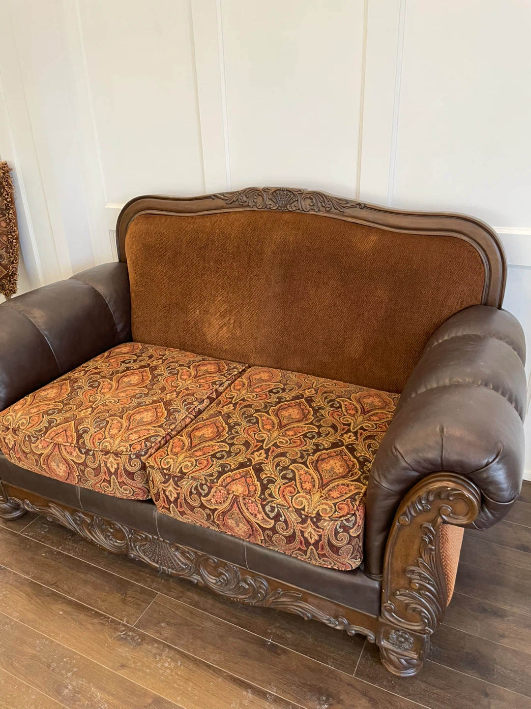 Ashely Loveseat Sofa - photo 4