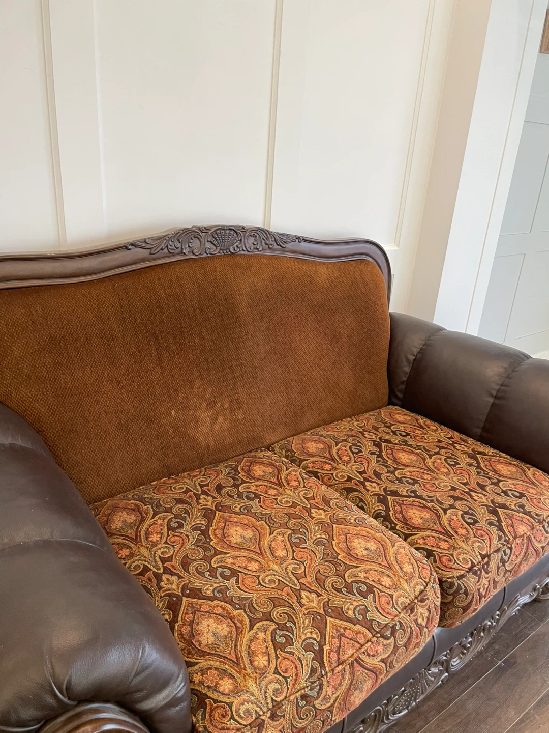 Ashely Loveseat Sofa - photo 3