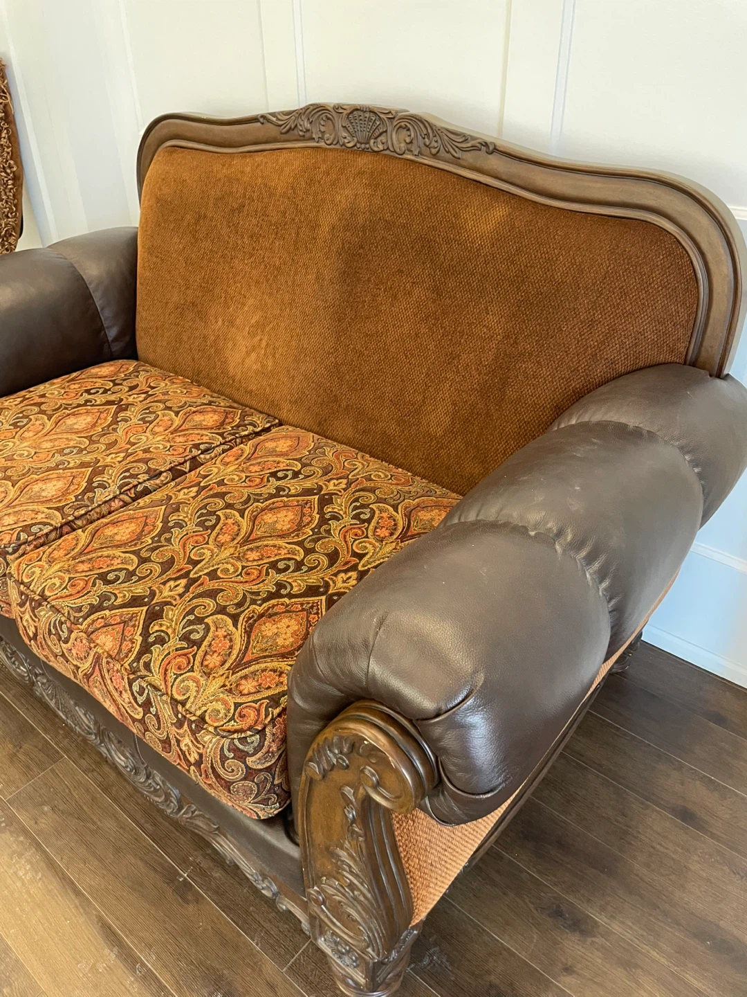 Ashely Loveseat Sofa - photo 2