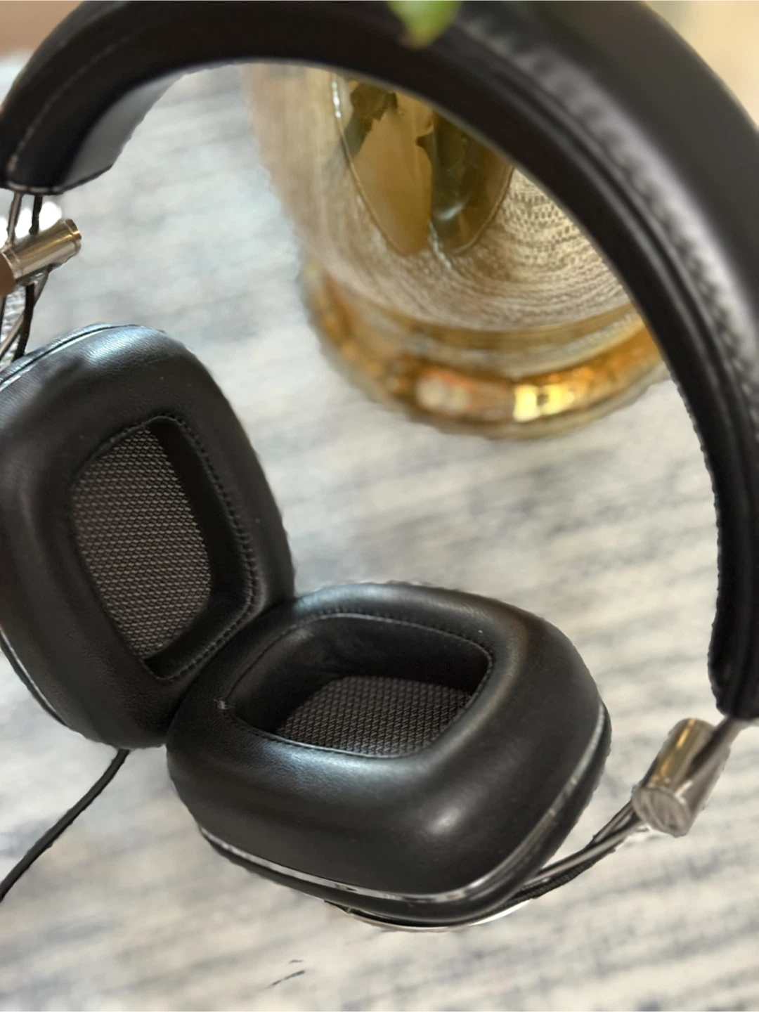 Bowers & Wilkins P7 Wired Headphones - Black - photo 2