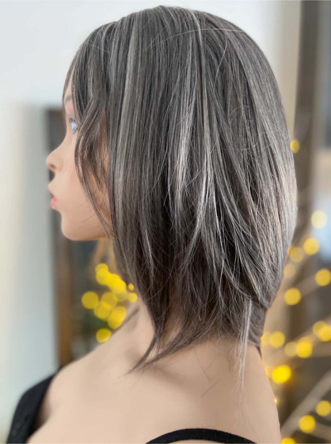 NWT: 12” Short Grey Layered Bob Synthetic Wig (2348) - photo 4
