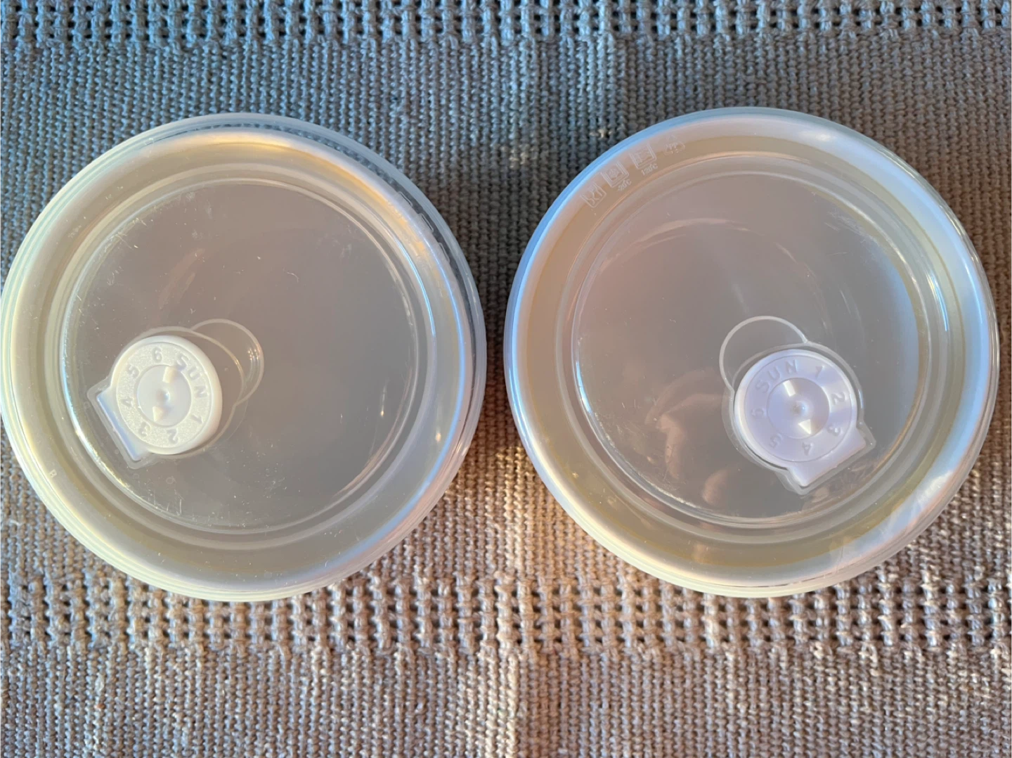 Moving sale—Set of 2 white textured ceramic bowls with lids - photo 2