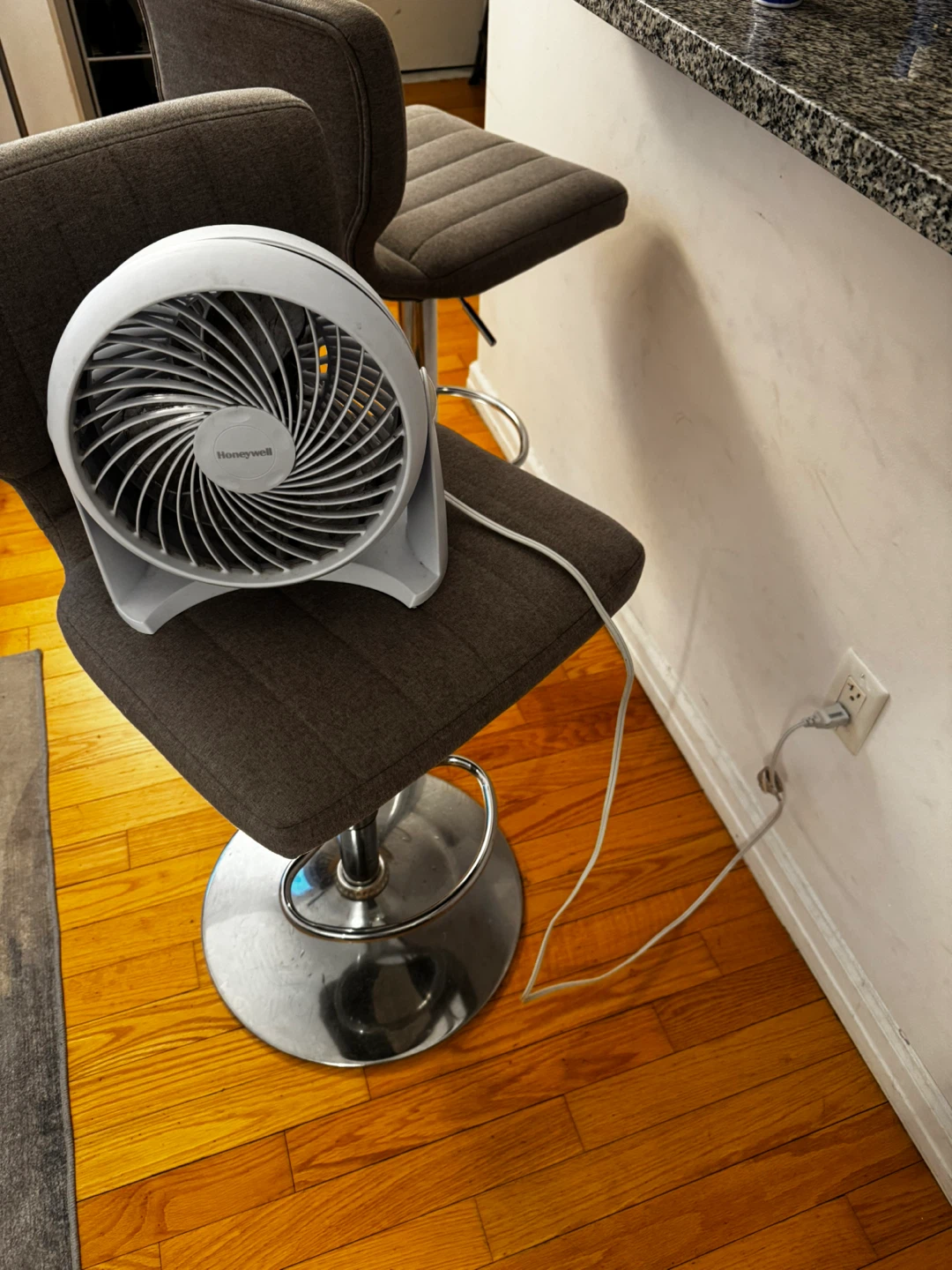 Honeywell Table Fan - White - photo 2