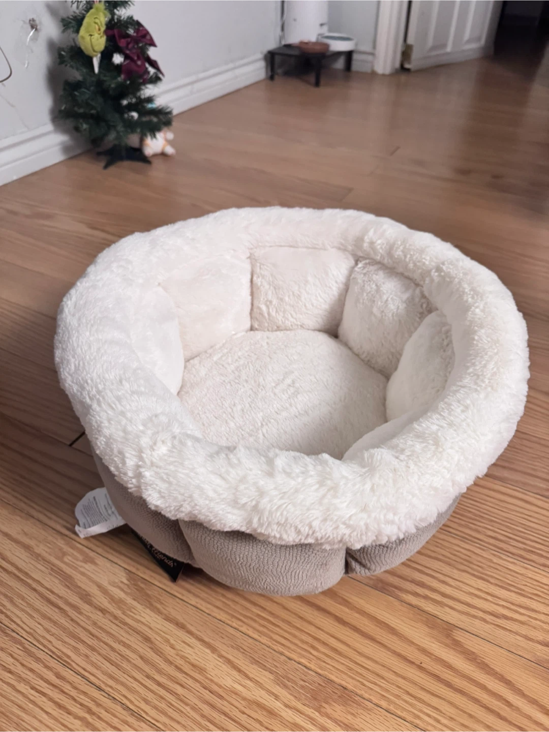 Round Pet Bed - for cats or small dogs
