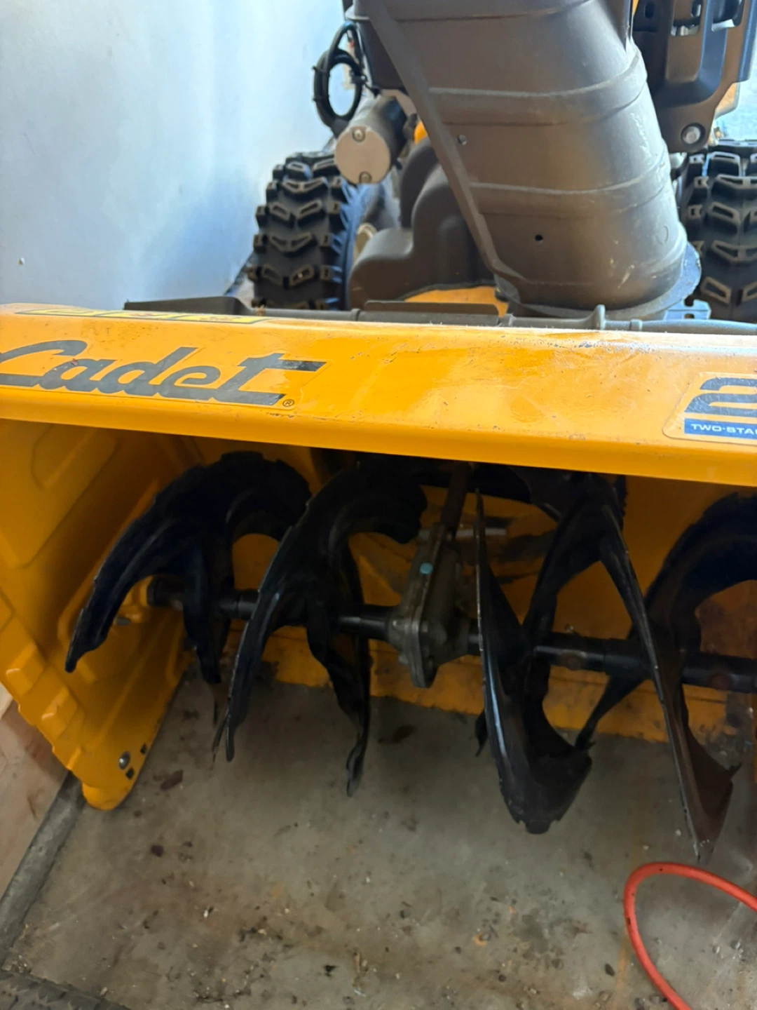 Cub Cadet 2X 24" Snow Blower - photo 4