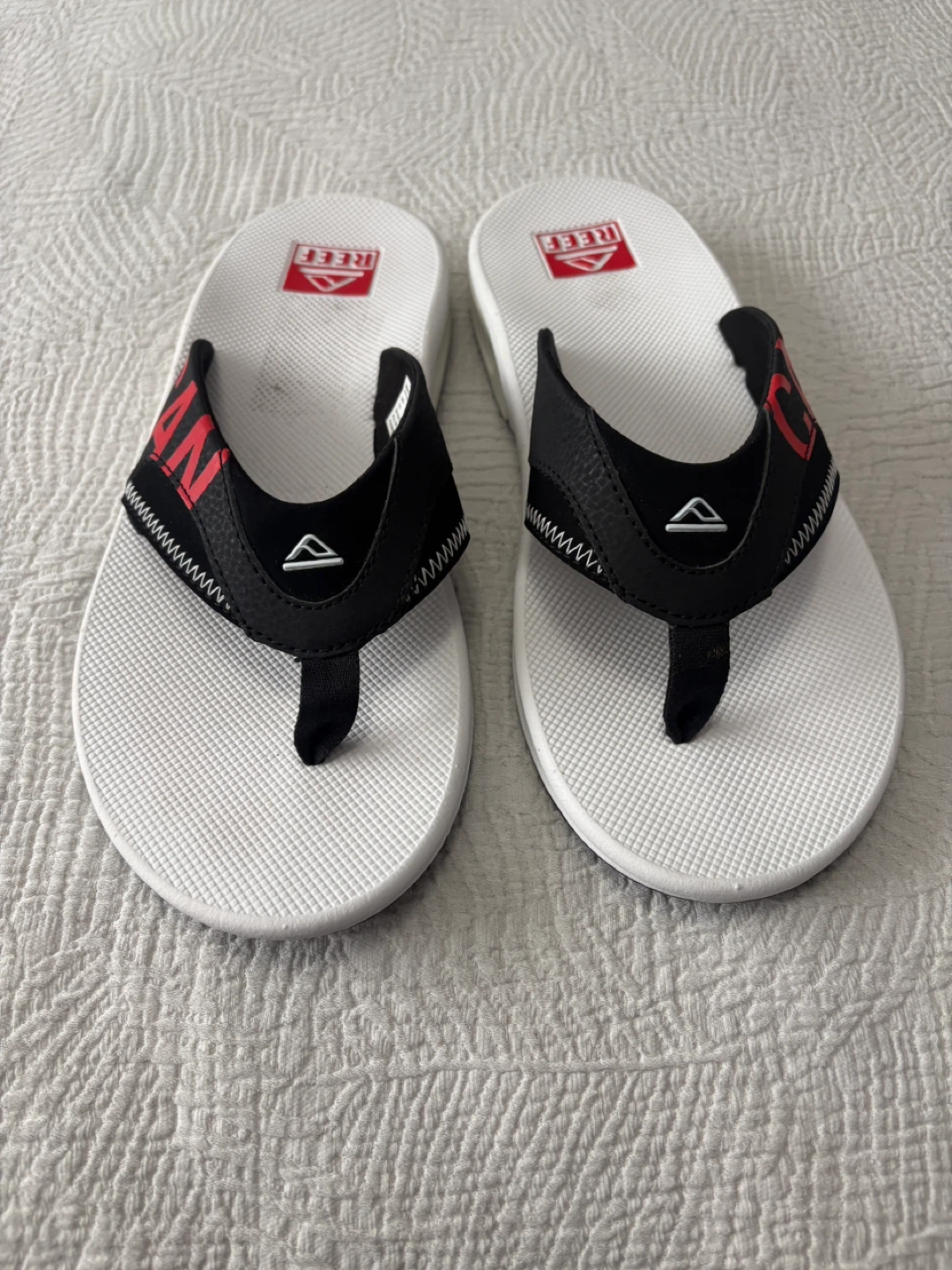 Reef Canada White/Black Flip Flops