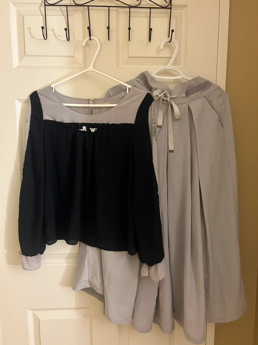axes femme Grey & Black Blouse & Skirt Set S-M