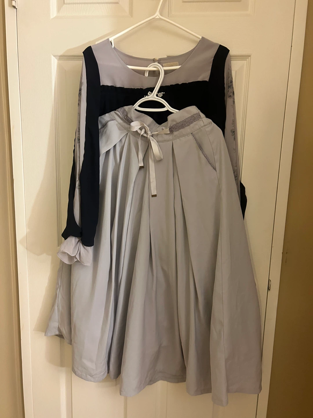 axes femme Grey & Black Blouse & Skirt Set S-M - photo 3