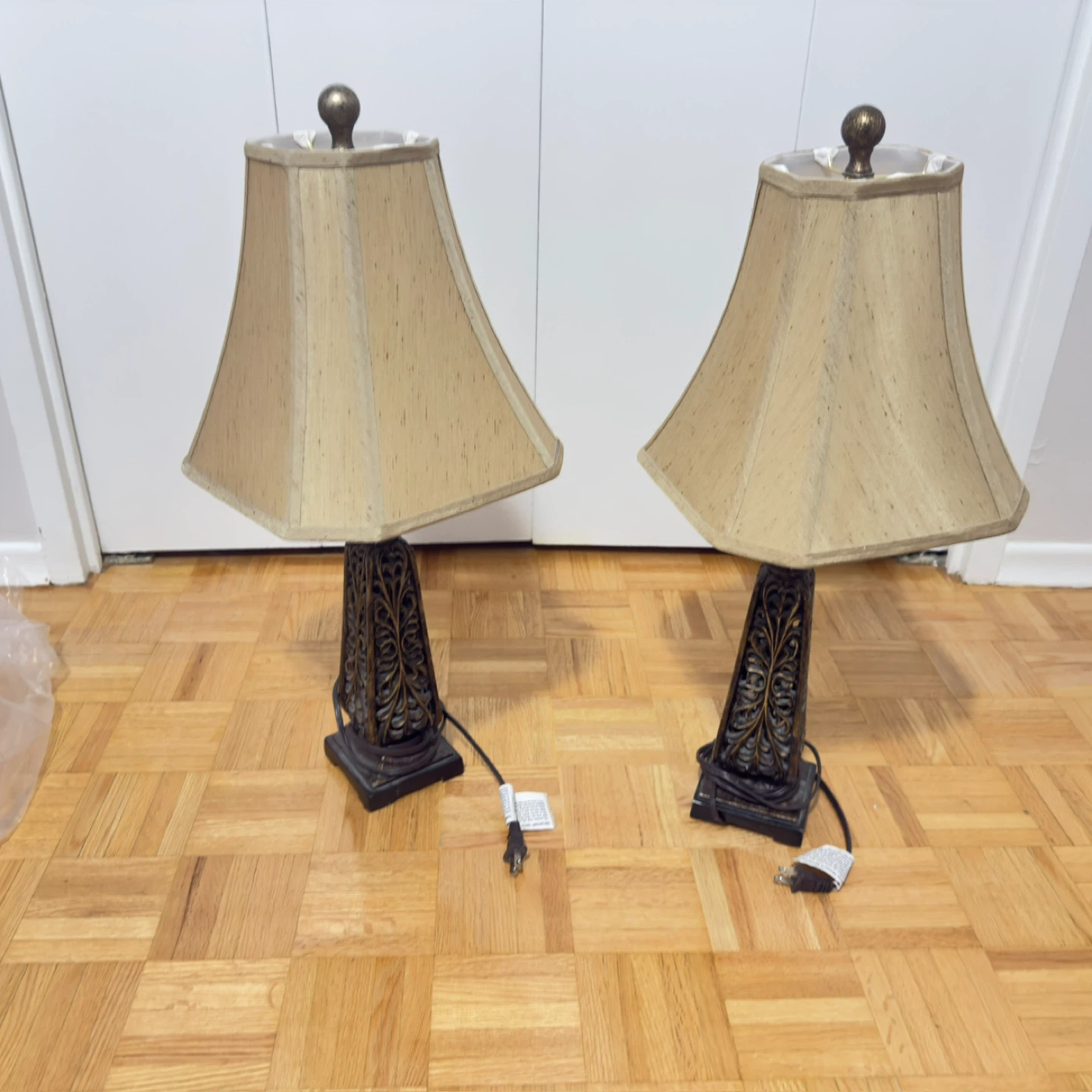 Bombay company table lamps with pure silk shades - photo 2