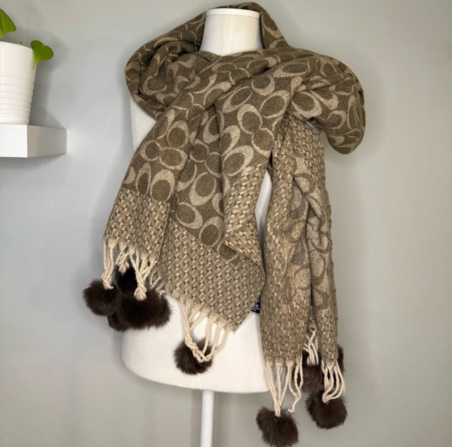 Warm pom pom Scarf - Acrylic & Cotton