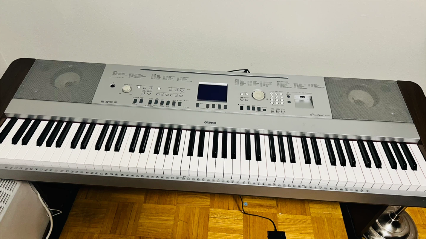 Yamaha DGX-640 portable grand digital piano