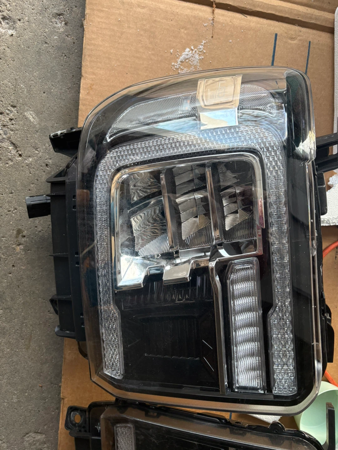 TECER Sierra 1500/2500HD/3500HD Smoked Lens Headlights - photo 3