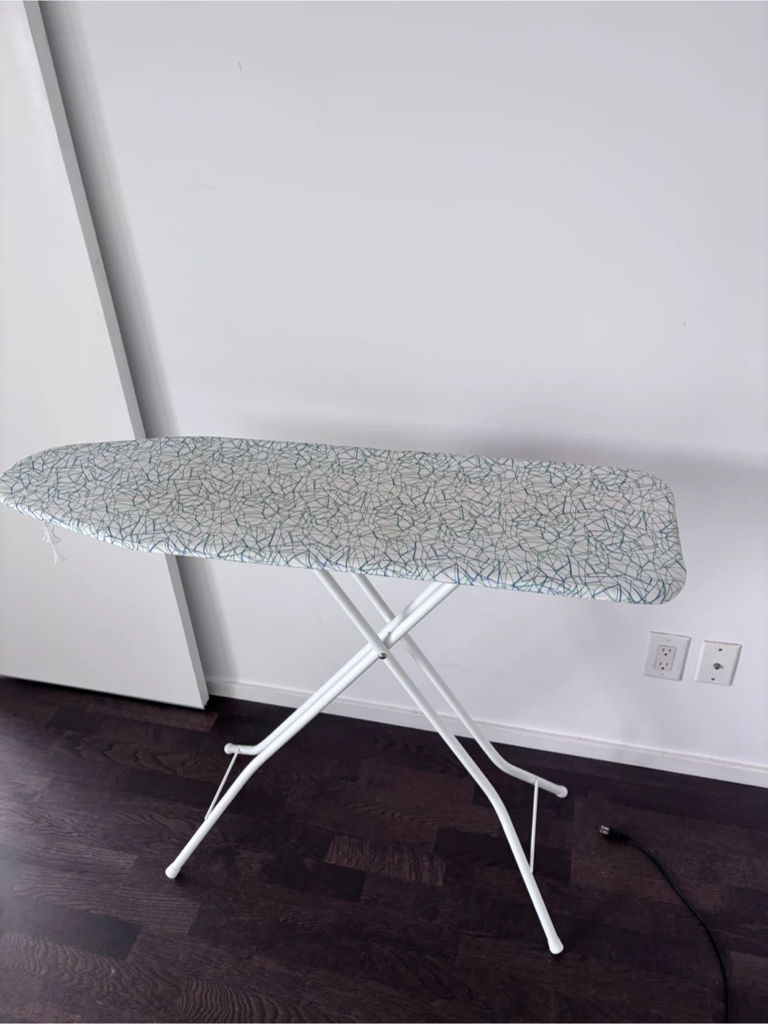 Free Ironing table - photo 3