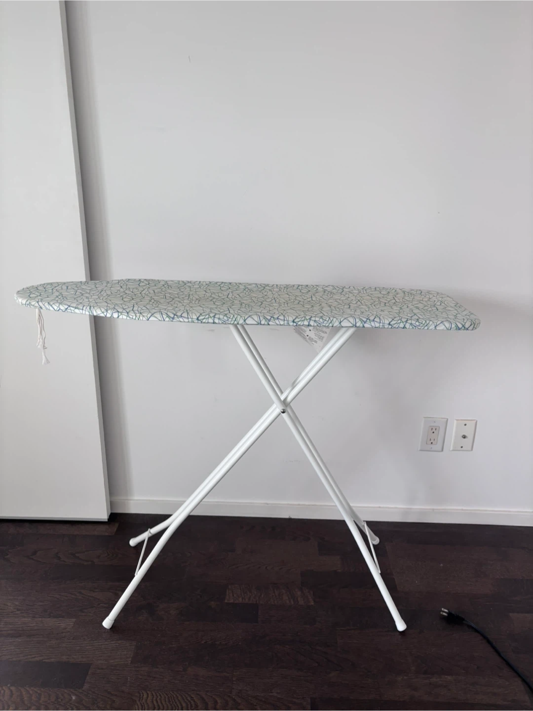 Free Ironing table