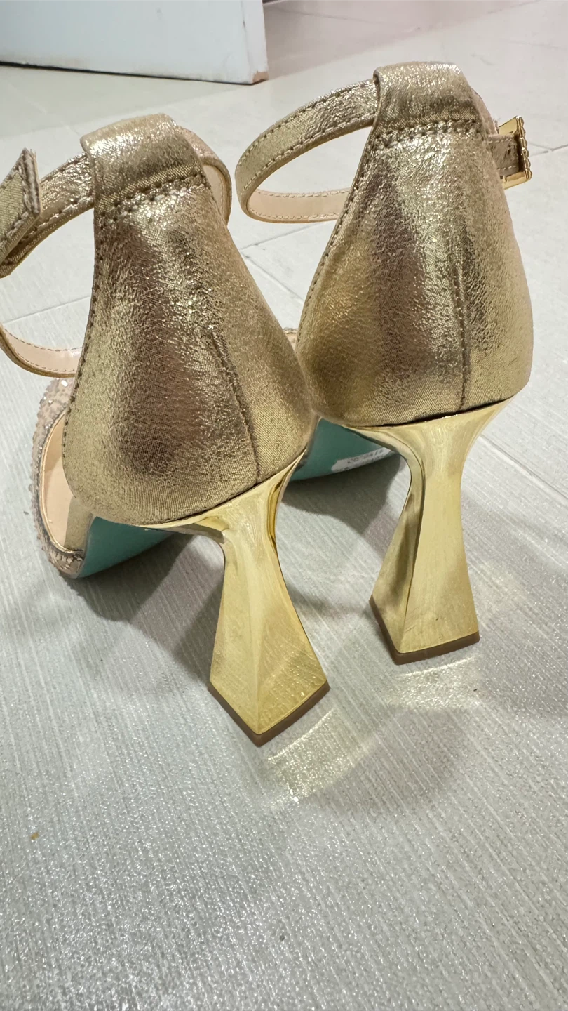 Betsey Johnson Gold Heels, Size 7 - photo 3