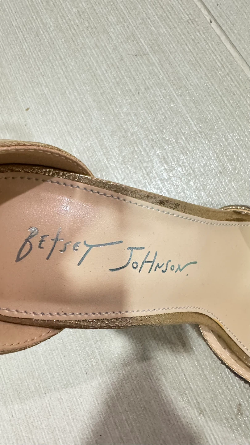 Betsey Johnson Gold Heels, Size 7 - photo 2