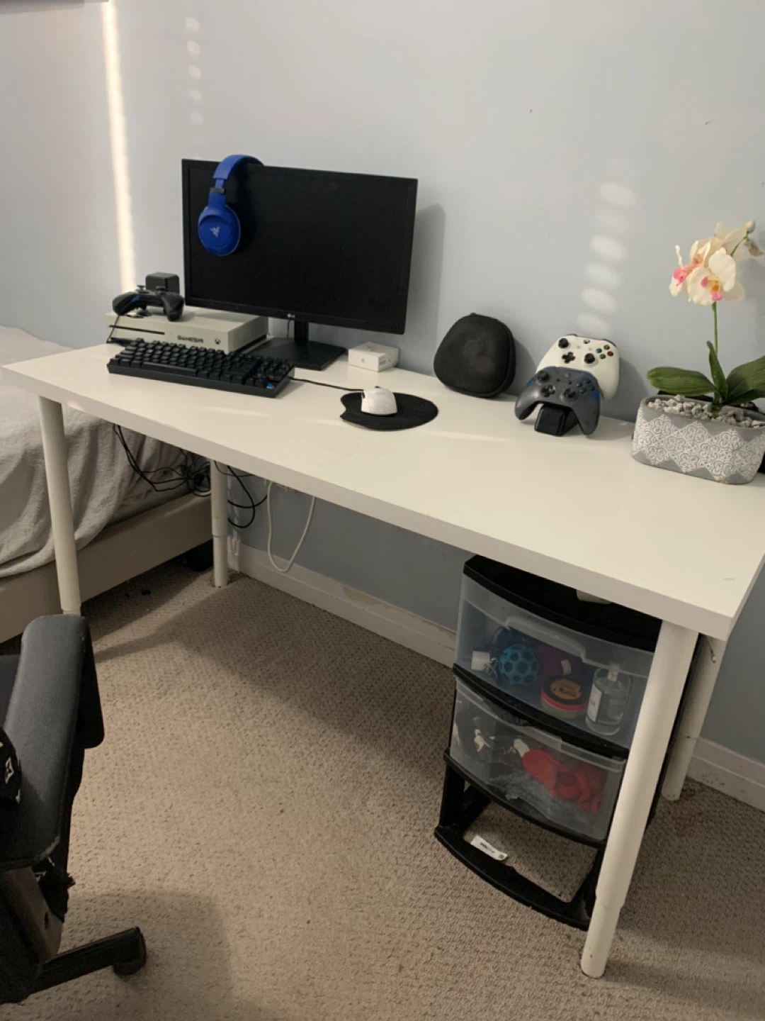 White Desk from ikea